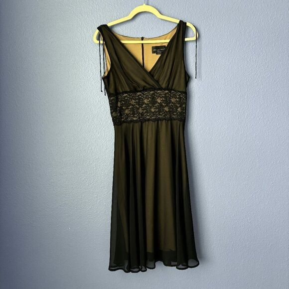 Women's Connected Apparel Dress Black & Nude Lace LBD Size 6 Surplice V Neck - Picture 1 of 9
